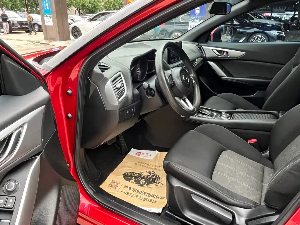 Mazda CX-4 2018 2.0L automatic two-wheel drive Blue Sky Vibrant Edition National V купить на сайте DeffCars