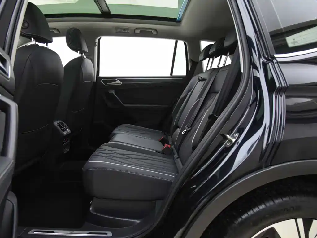 Tiguan L 2023 facelift 330TSI automatic two-wheel drive R-Line version купить на сайте DeffCars