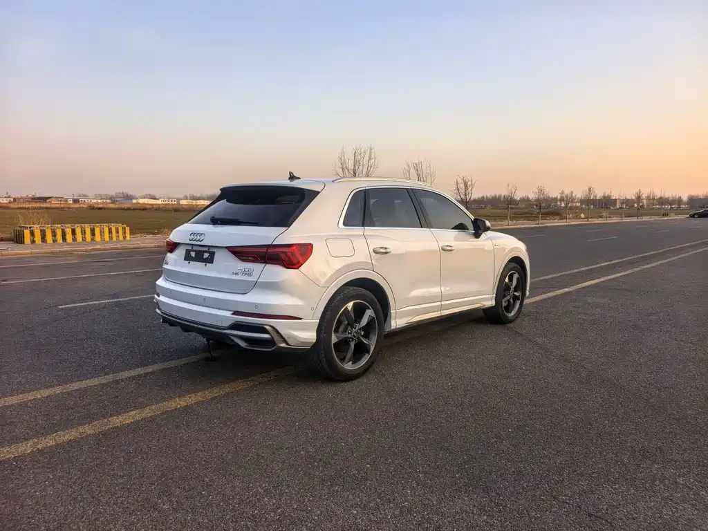 Audi Q3 2022 35 TFSI Fashionable and Dynamic купить на сайте DeffCars