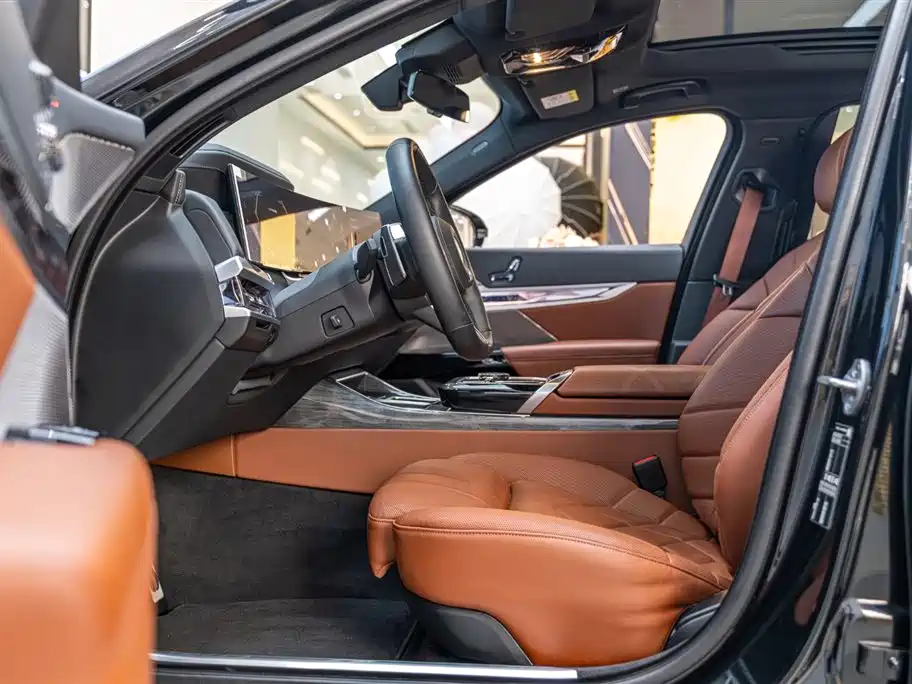 BMW 7 Series 2023 facelift 740Li exclusive M sports package купить на сайте DeffCars