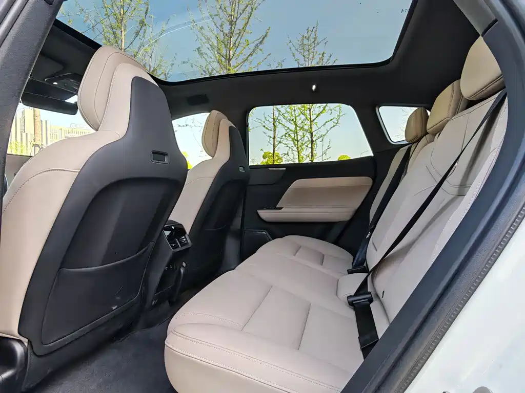 Volvo XC70 Plug-in Hybrid 2026 Four-wheel Drive Super Long Range Plus купить на сайте DeffCars