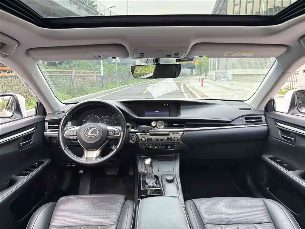 Lexus ES 2015 200 Elite Edition купить на сайте DeffCars
