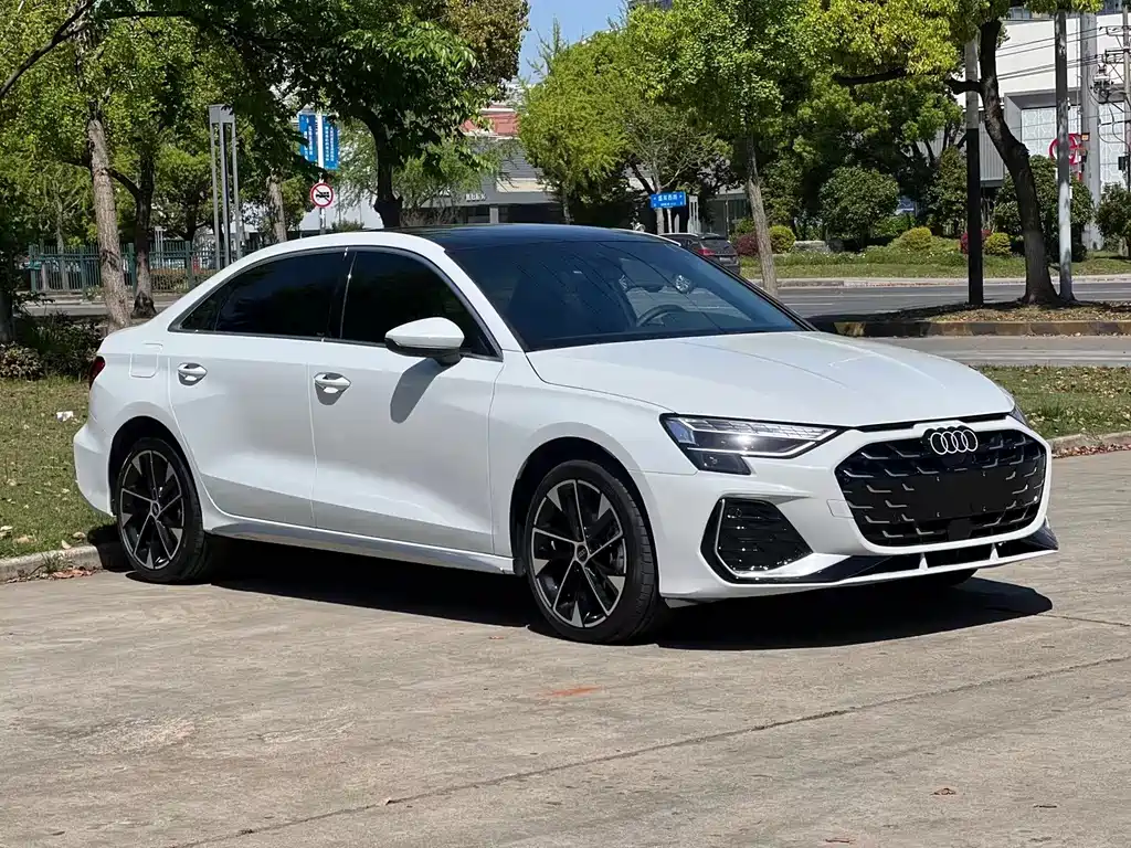 Audi A3 2025 A3L Limousine 35TFSI Flying Spur Exclusive купить на сайте DeffCars