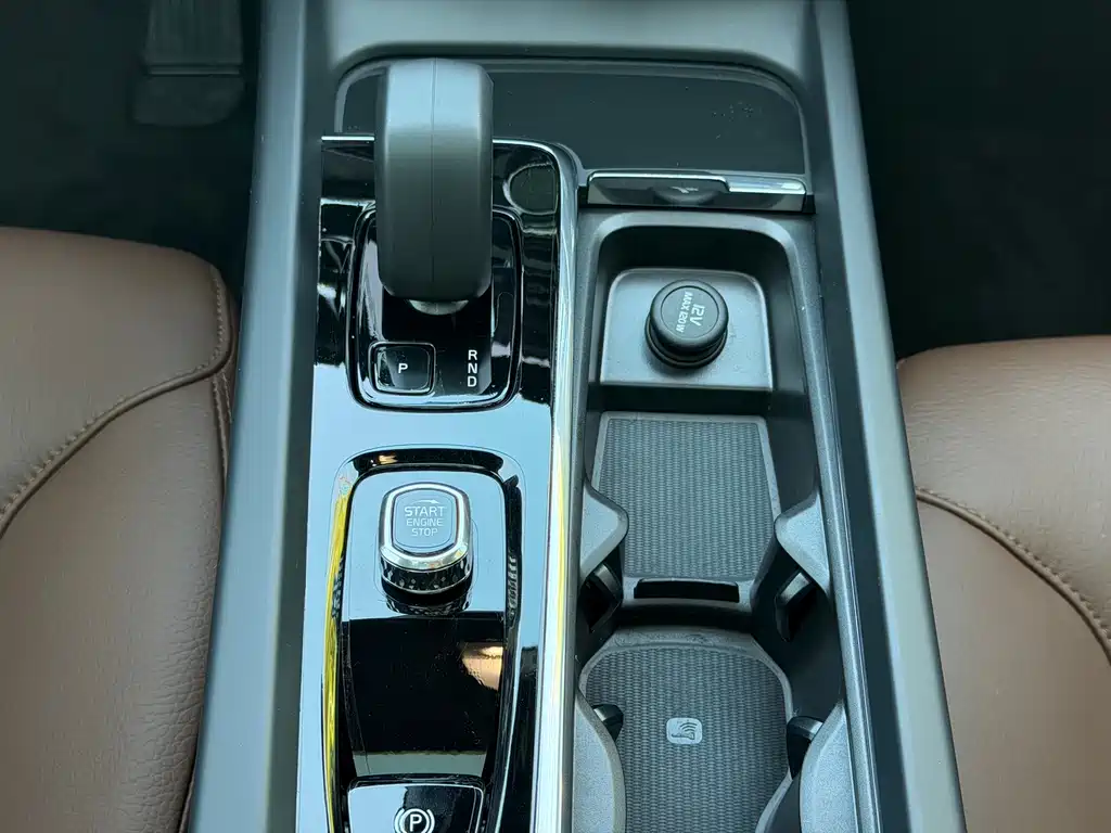 Volvo XC60 2023 B5 four-wheel drive Zhiyi Luxury Edition купить на сайте DeffCars