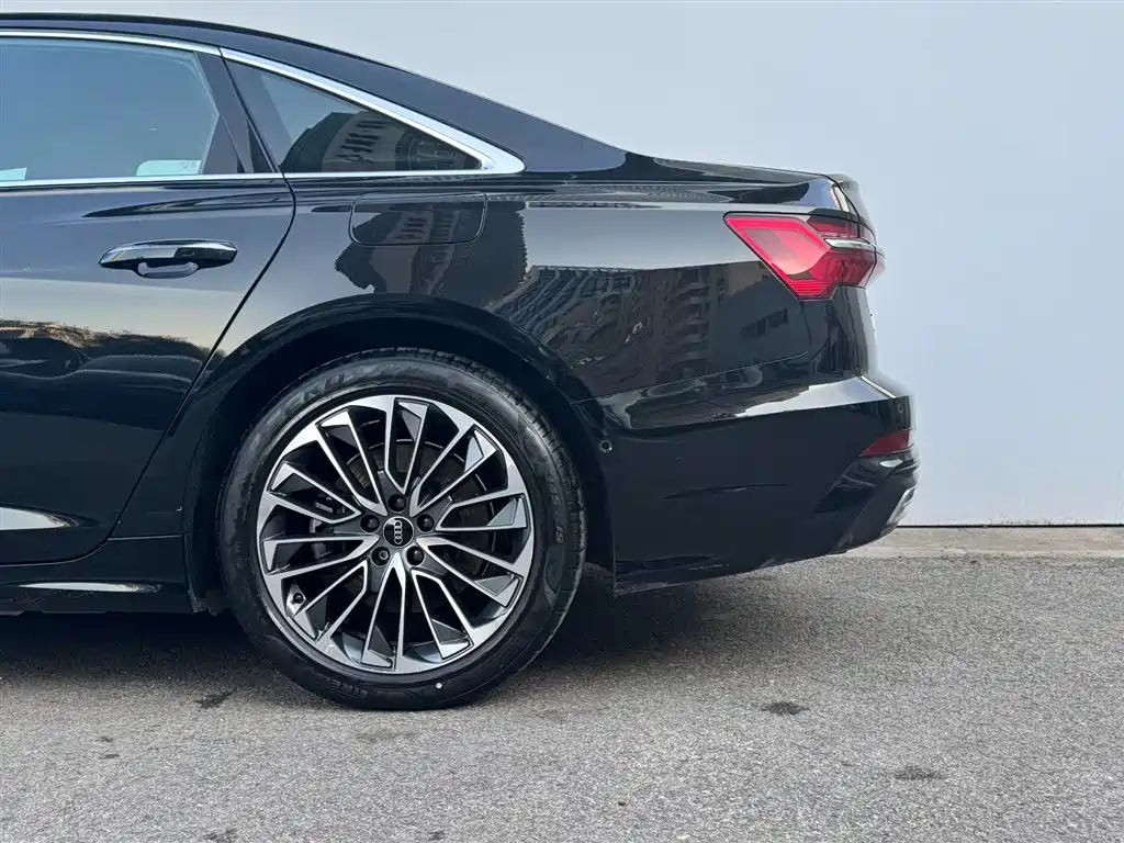 Audi A6L New Energy 2020 55 TFSI e quattro купить на сайте DeffCars