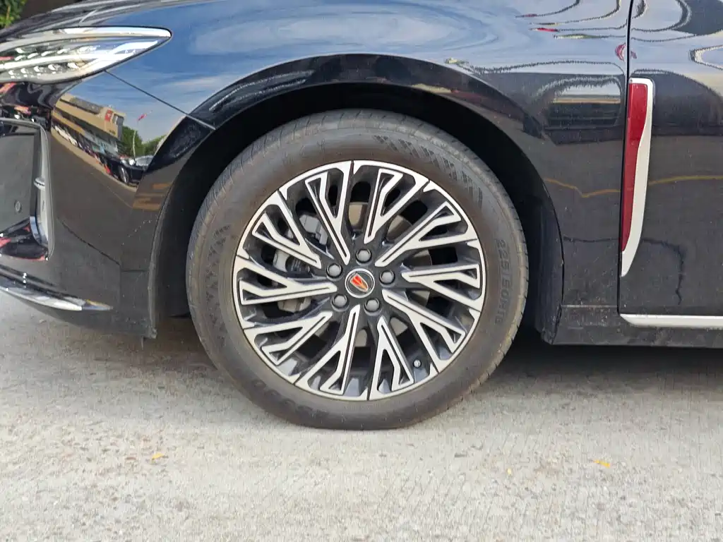Hongqi H5 2025 2.0T automatic Qichang version купить на сайте DeffCars