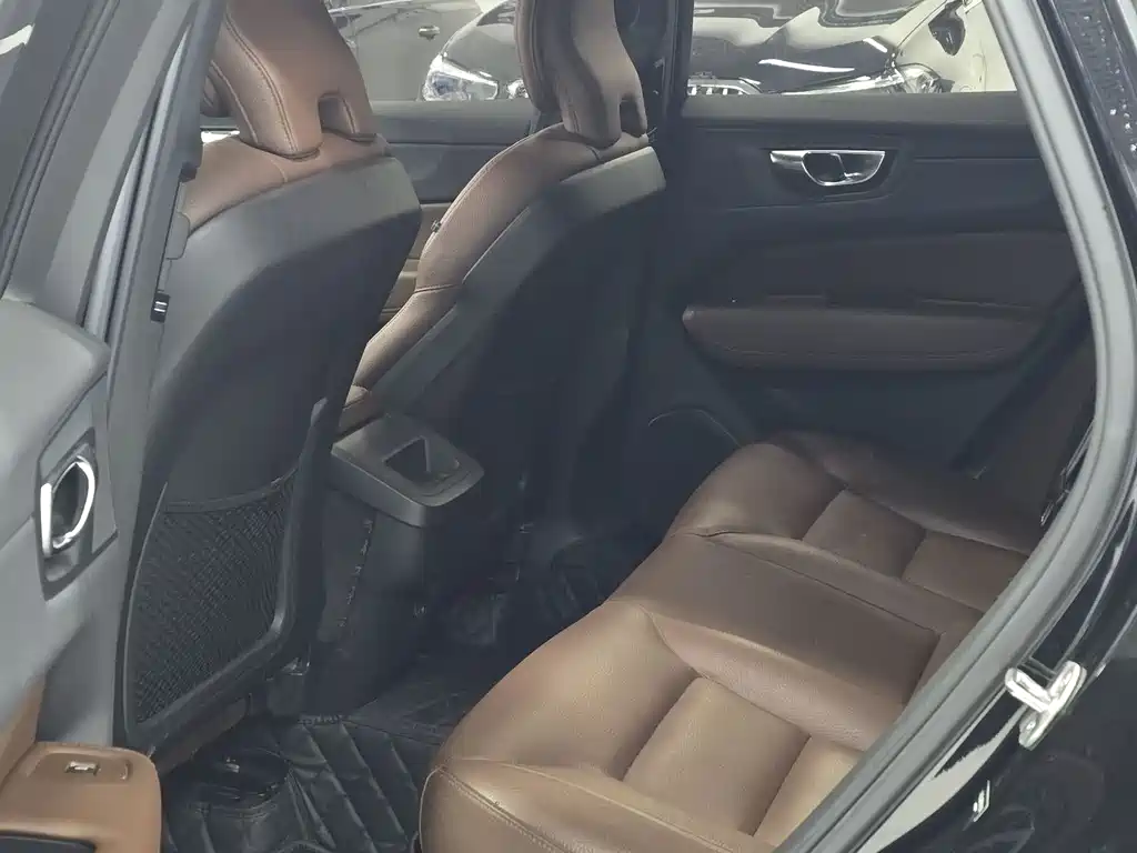 Volvo XC60 2023 B5 four-wheel drive Zhiyi Luxury Edition купить на сайте DeffCars