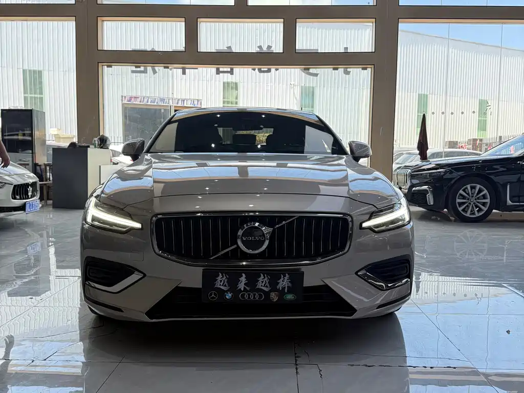 Volvo S60 2023 B4 Zhiyi Luxury Edition купить на сайте DeffCars