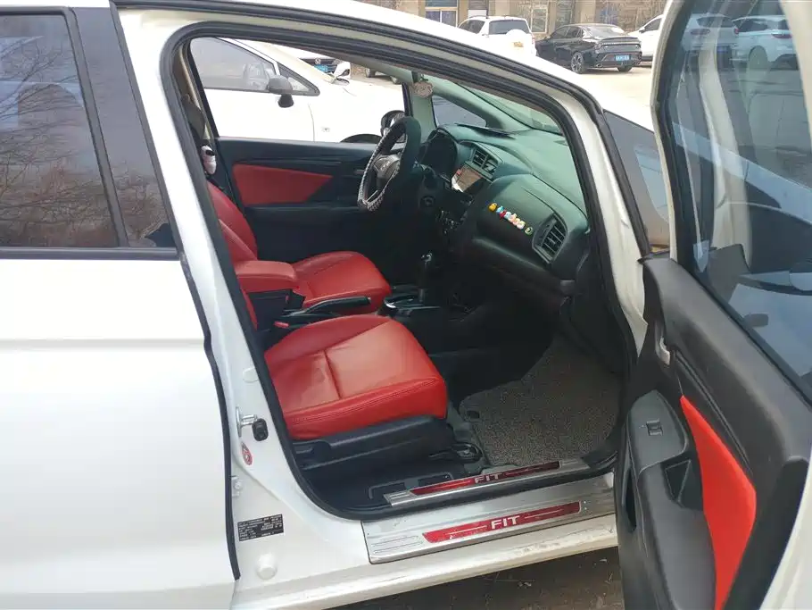 Fit 2016 1.5L LX CVT comfort model купить на сайте DeffCars