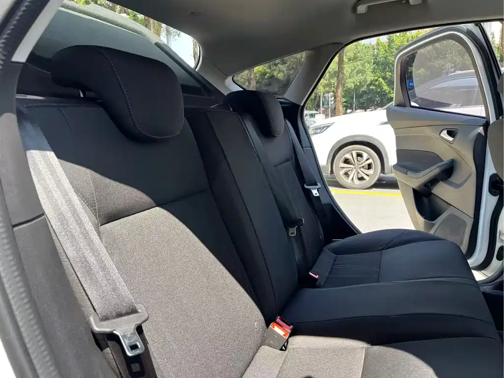 Focus 2018 hatchback classic 1.6L automatic comfort smart mobility version купить на сайте DeffCars