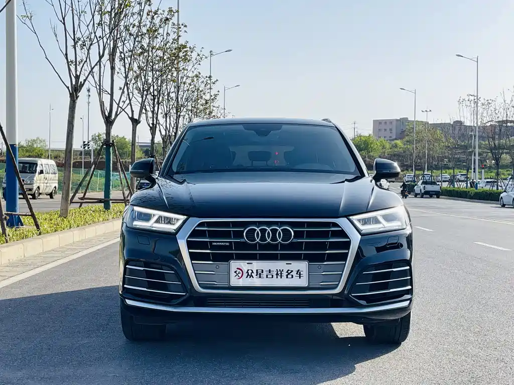 Audi Q5L 2020 40 TFSI enjoys fashionable style купить на сайте DeffCars