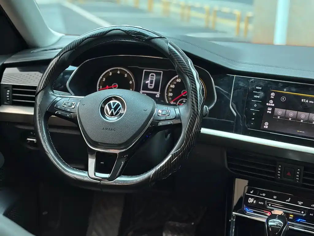 Passat 2021 330TSI Deluxe Edition купить на сайте DeffCars