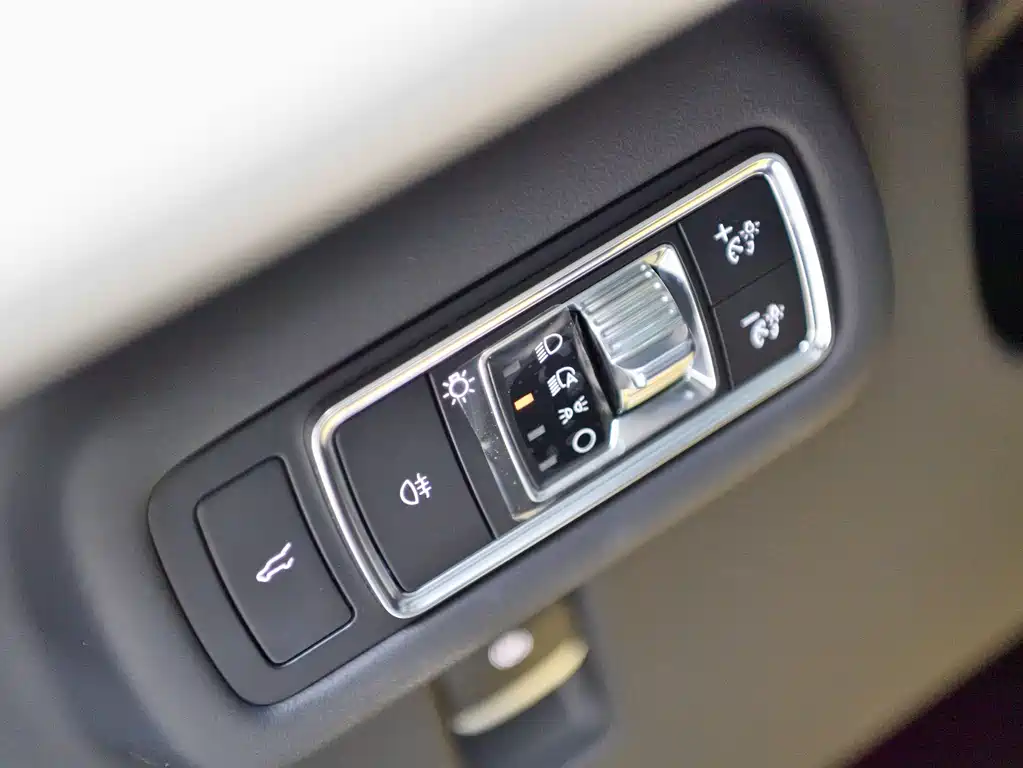 Voyager 2023 2.0T four-wheel drive premium version купить на сайте DeffCars