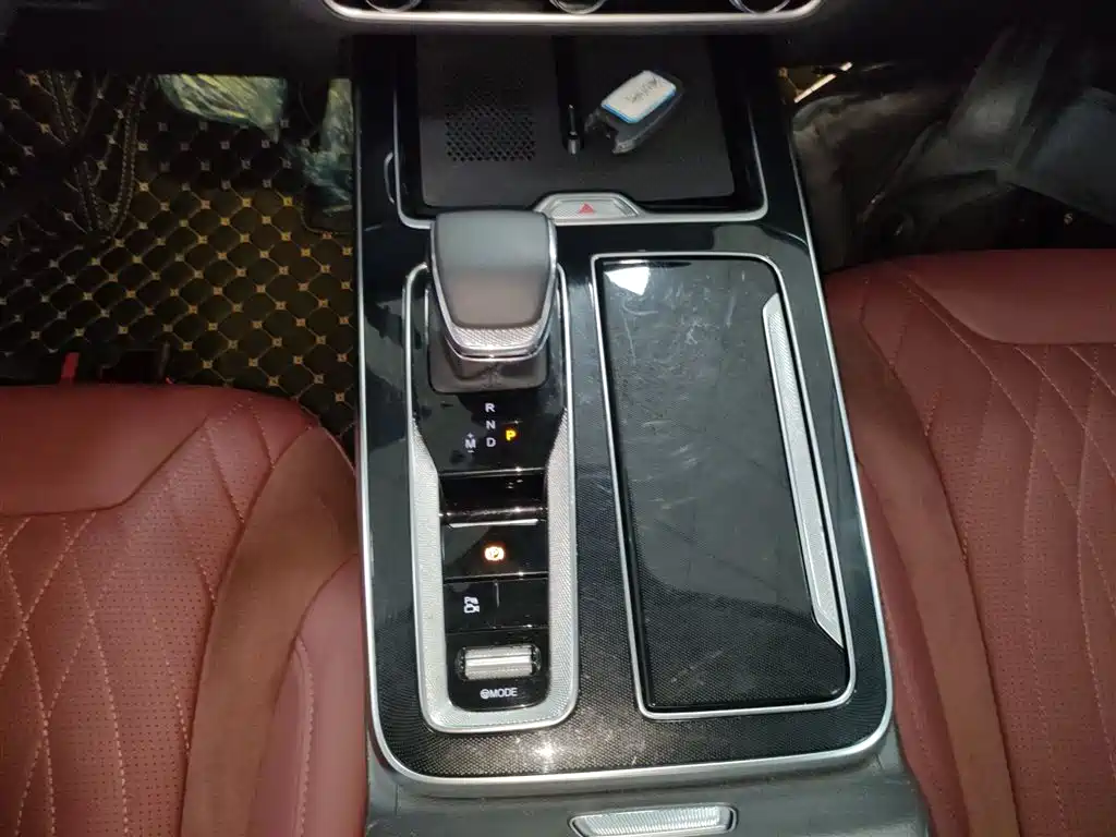 Hongqi HS5 2023 2.0T Qixiang Pro version купить на сайте DeffCars