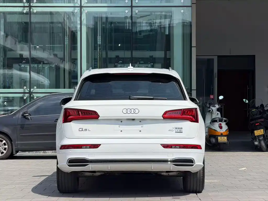 Audi Q5L 2020 40 TFSI enjoys fashionable style купить на сайте DeffCars