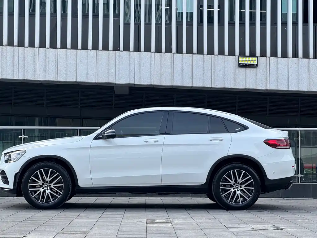 Mercedes-Benz GLC Coupe 2023 GLC 260 4MATIC Coupe SUV купить на сайте DeffCars