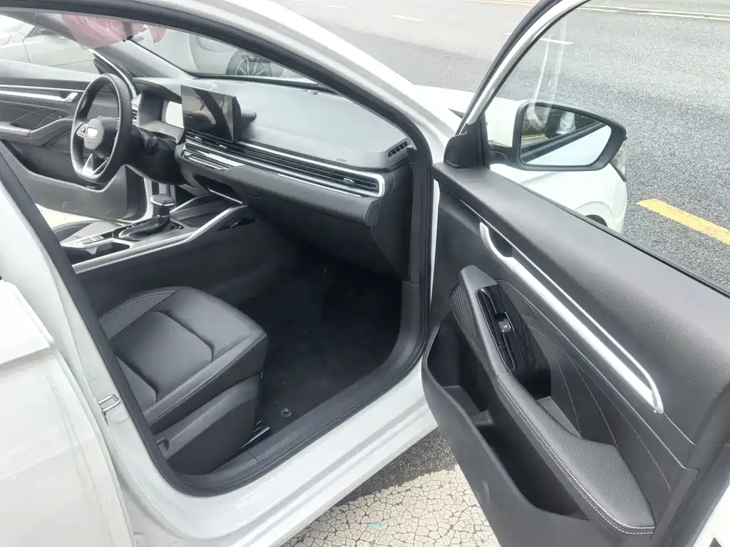 Emgrand 2025 4th Generation 1.5L CVT Dragon Edition купить на сайте DeffCars