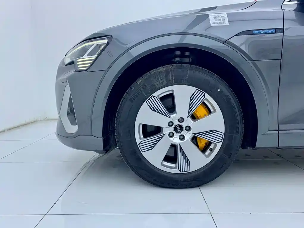 Audi e-tron 2021 50 quattro luxury model купить на сайте DeffCars