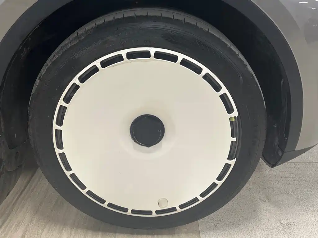 Model Y 2024 rear-wheel drive version купить на сайте DeffCars