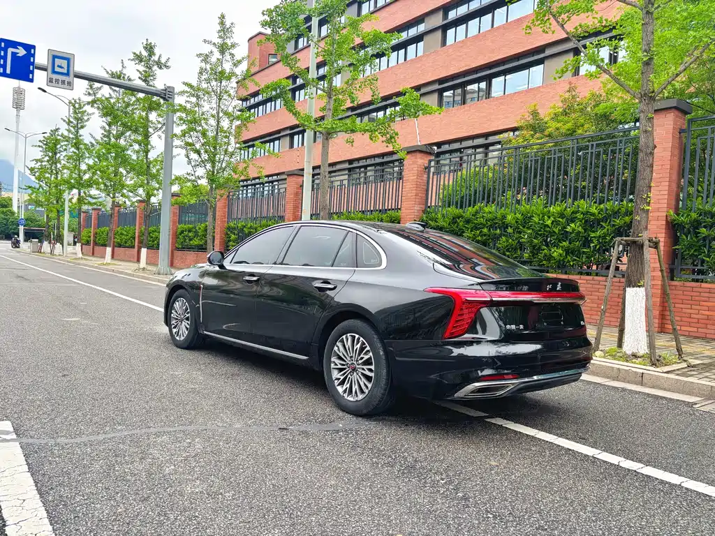 Hongqi H5 2024 1.5T DCT Zhilian Qiyun Edition купить на сайте DeffCars