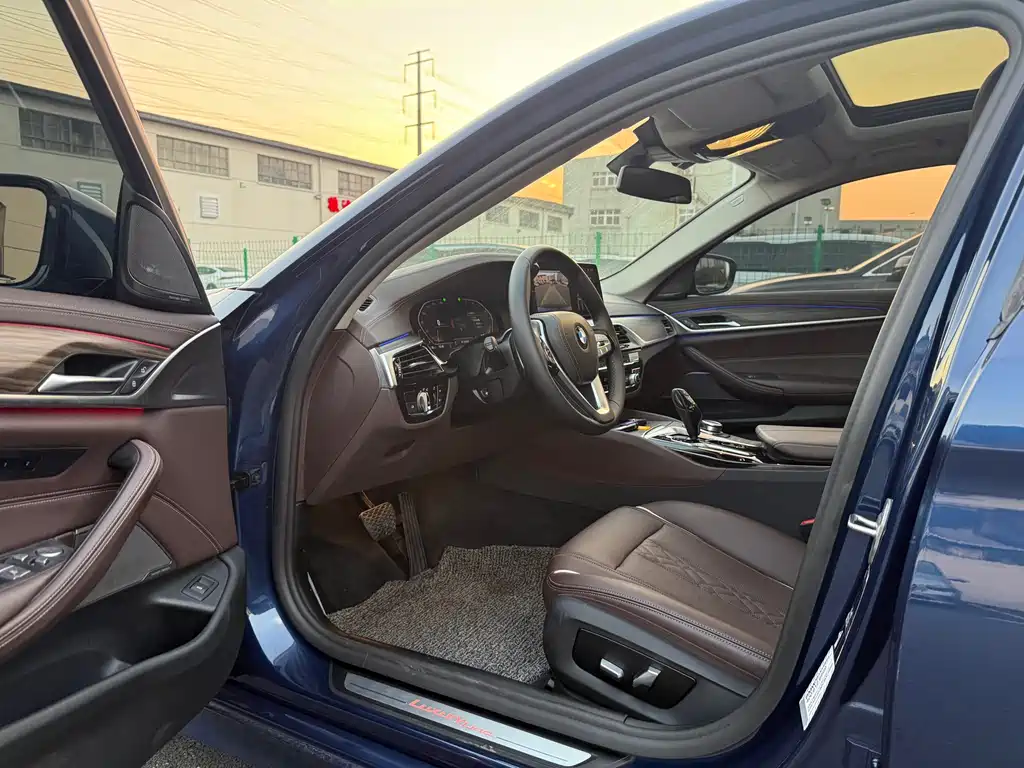 BMW 5 Series 2022 530Li Leading Luxury Package купить на сайте DeffCars