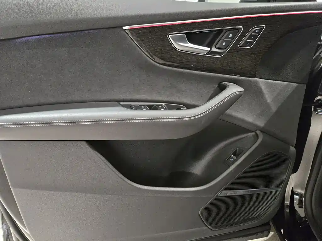 Audi Q8 2023 55 TFSI Premium Dynamic Model купить на сайте DeffCars
