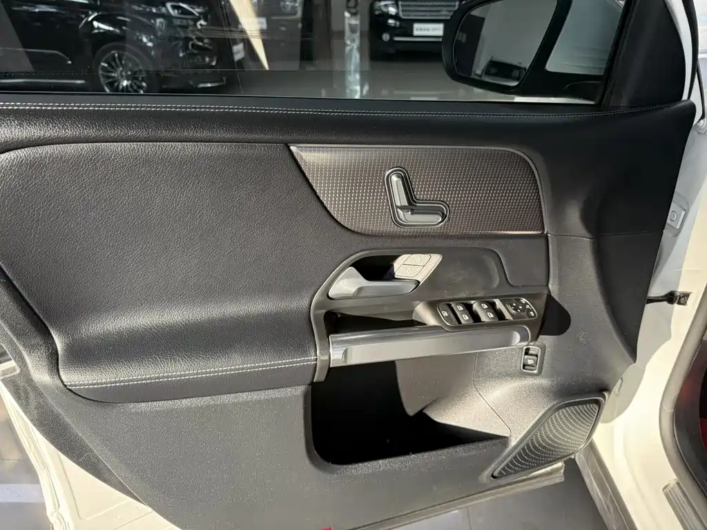 2022 Mercedes GLB 200 Dynamic купить на сайте DeffCars