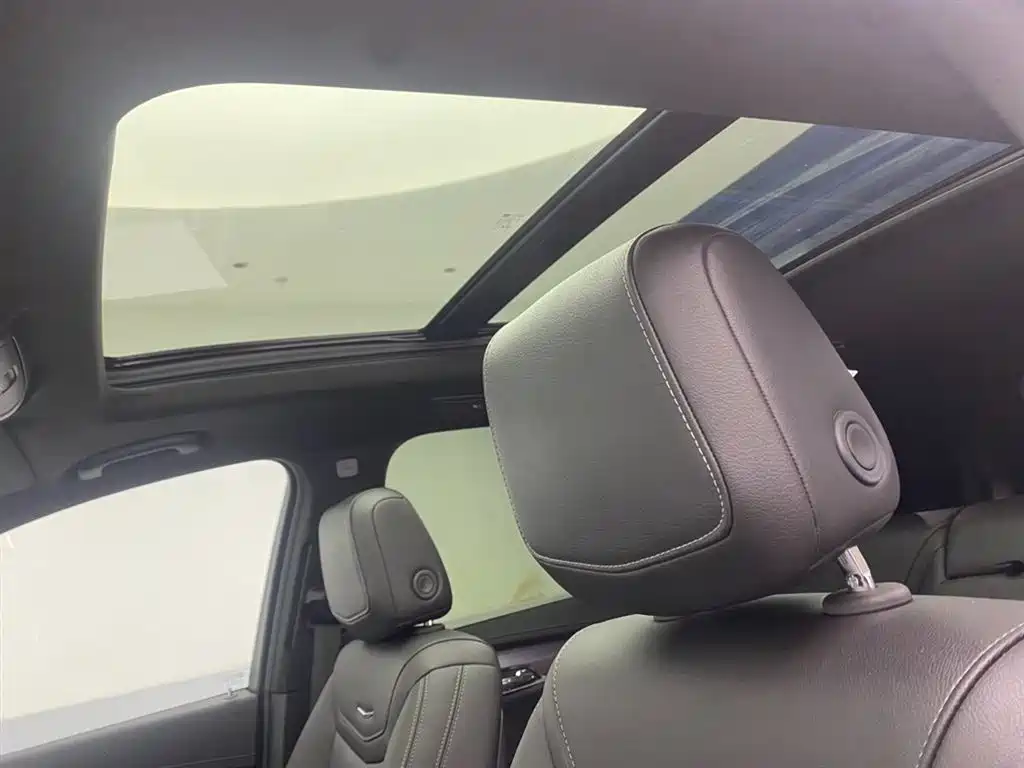 Cadillac XT6 2021 2.0T seven-seat two-wheel drive stylish model купить на сайте DeffCars