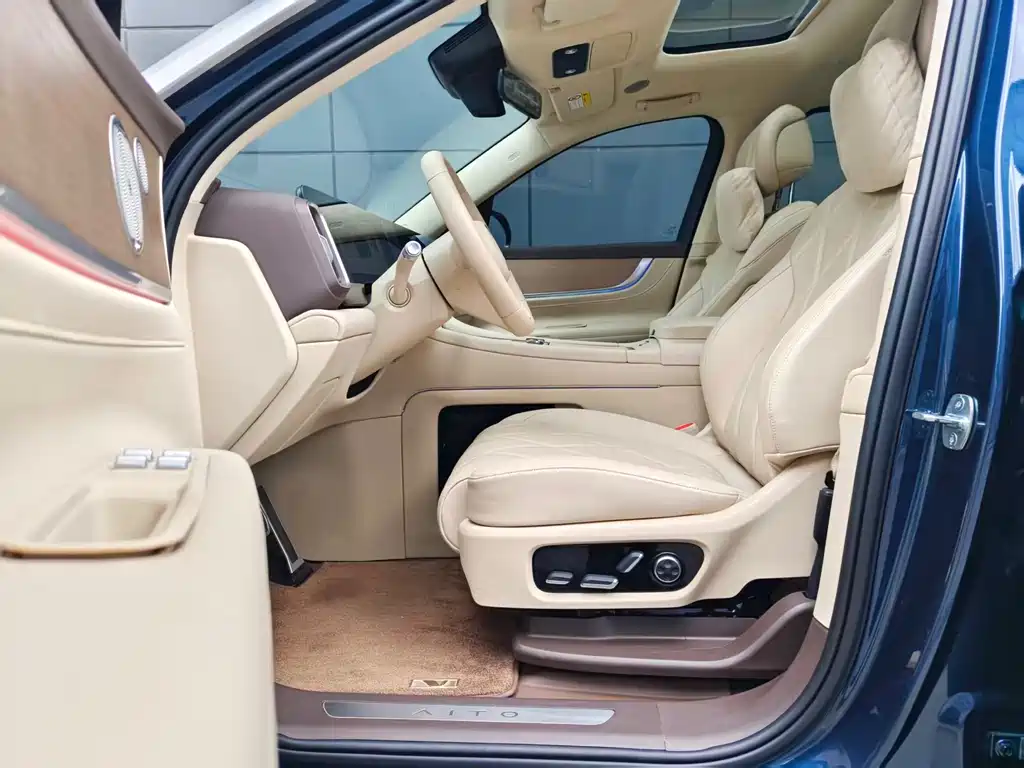Wenjie M9 2025 extended range Ultra version 52kWh 6-seater version (192-line lidar) купить на сайте DeffCars