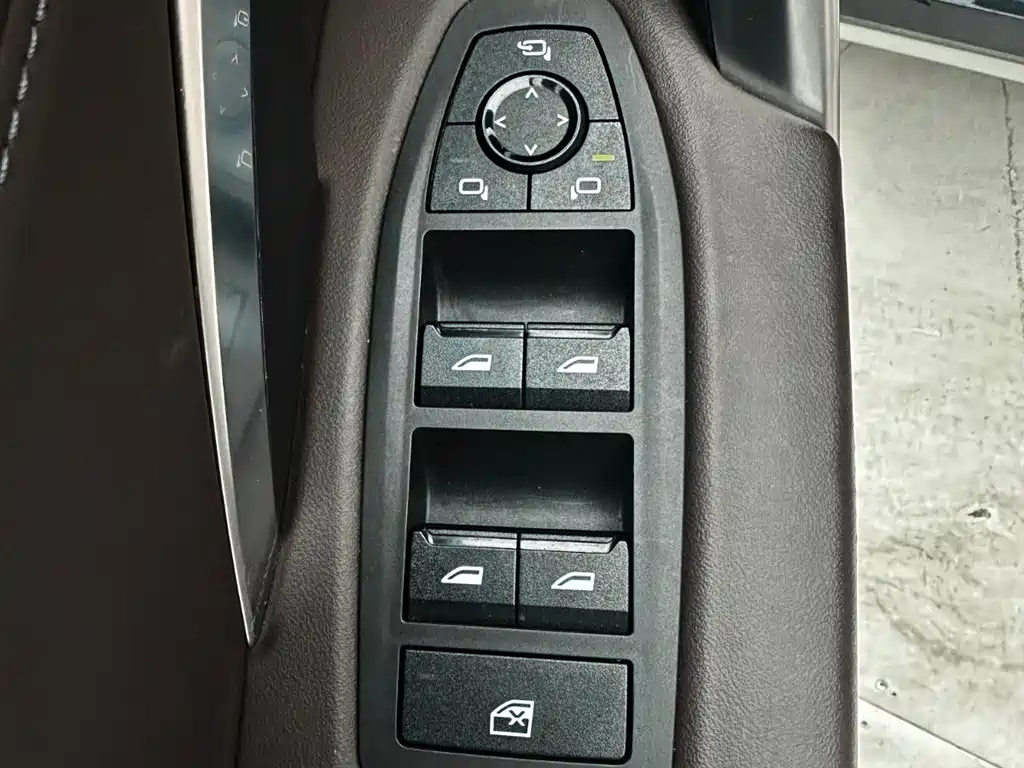 BMW X1 2023 sDrive20Li X Design Package купить на сайте DeffCars