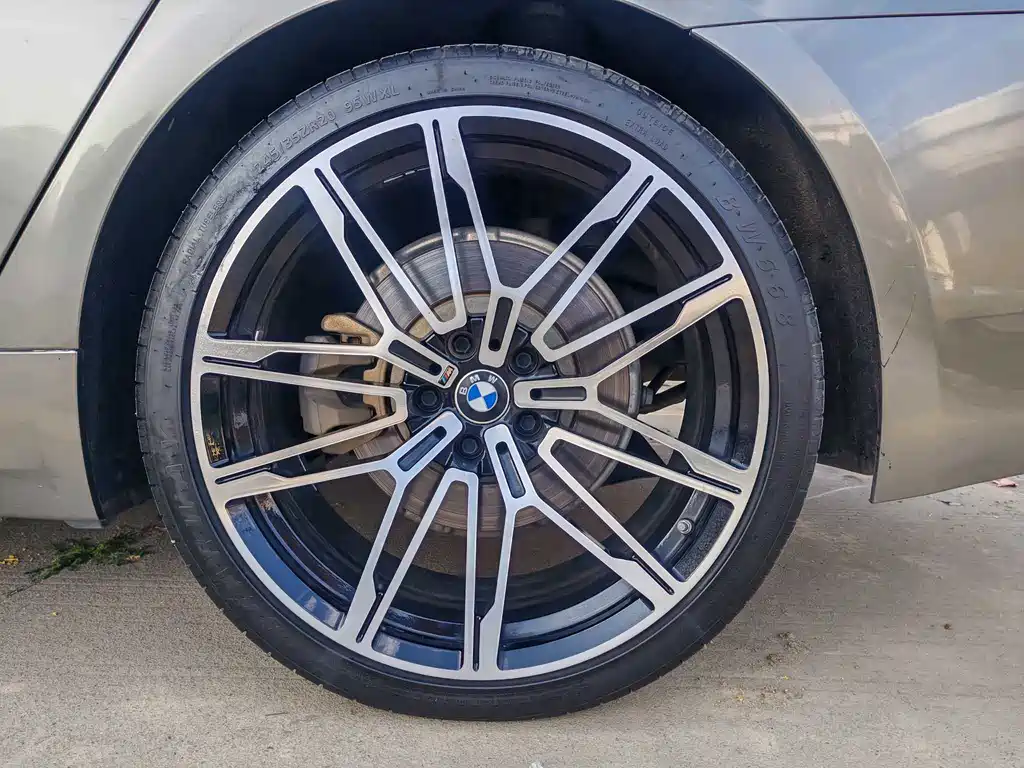 BMW 5 Series New Energy 2021 535Le Luxury Package купить на сайте DeffCars