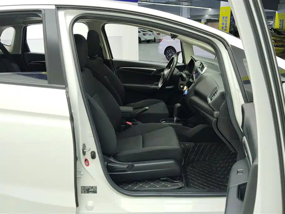 Fit 2016 1.5L LXS CVT Comfort Sunroof Edition купить на сайте DeffCars