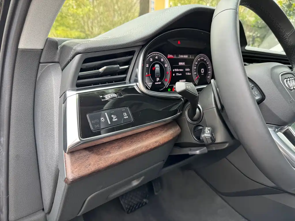 Audi Q7 2023 45 TFSI quattro S line sports купить на сайте DeffCars