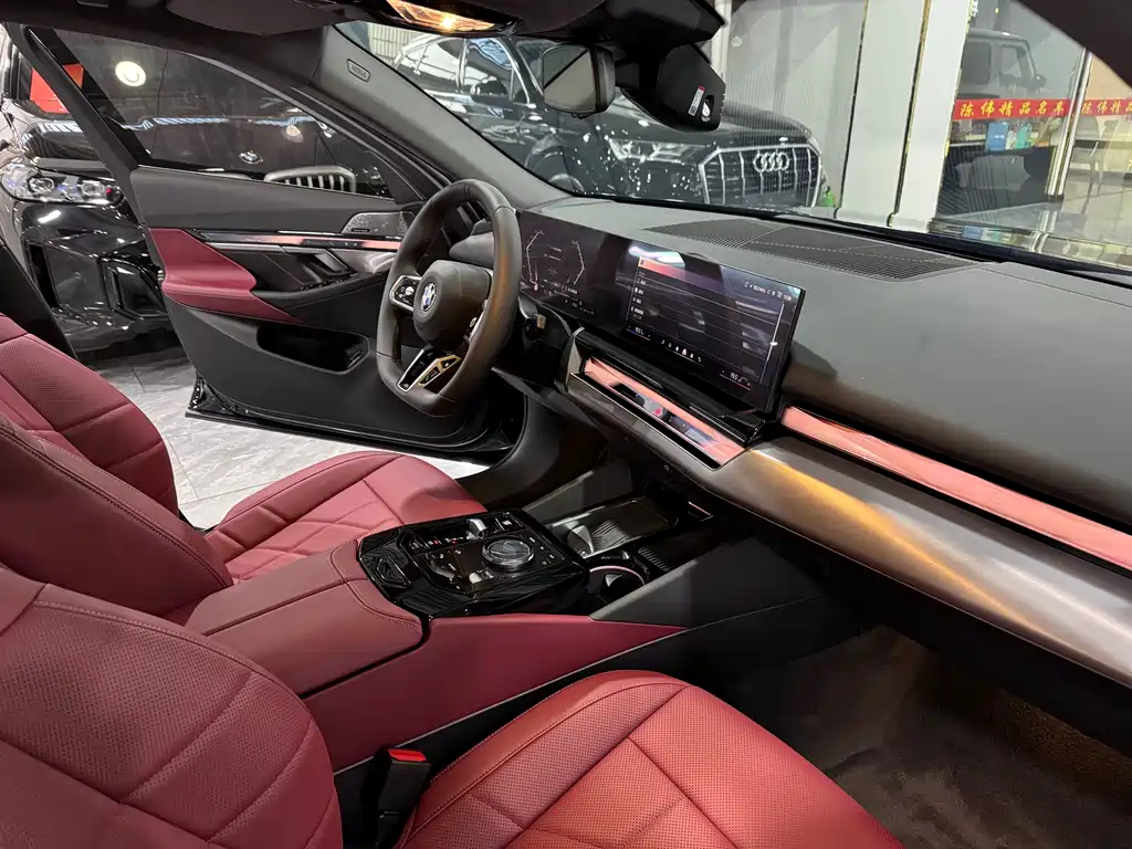 BMW 5 Series 2026 530Li Leading M Sports Package купить на сайте DeffCars