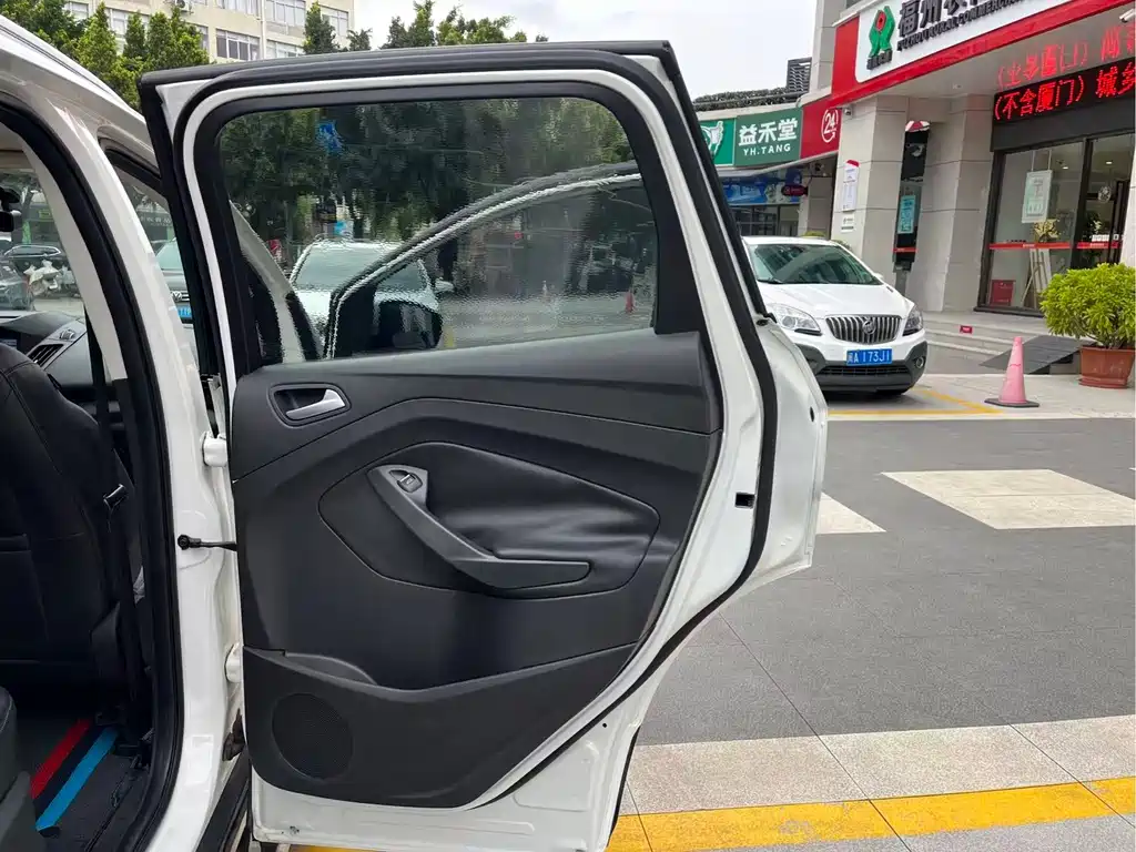 Escape 2018 EcoBoost 180 two-wheel drive platinum airfoil купить на сайте DeffCars
