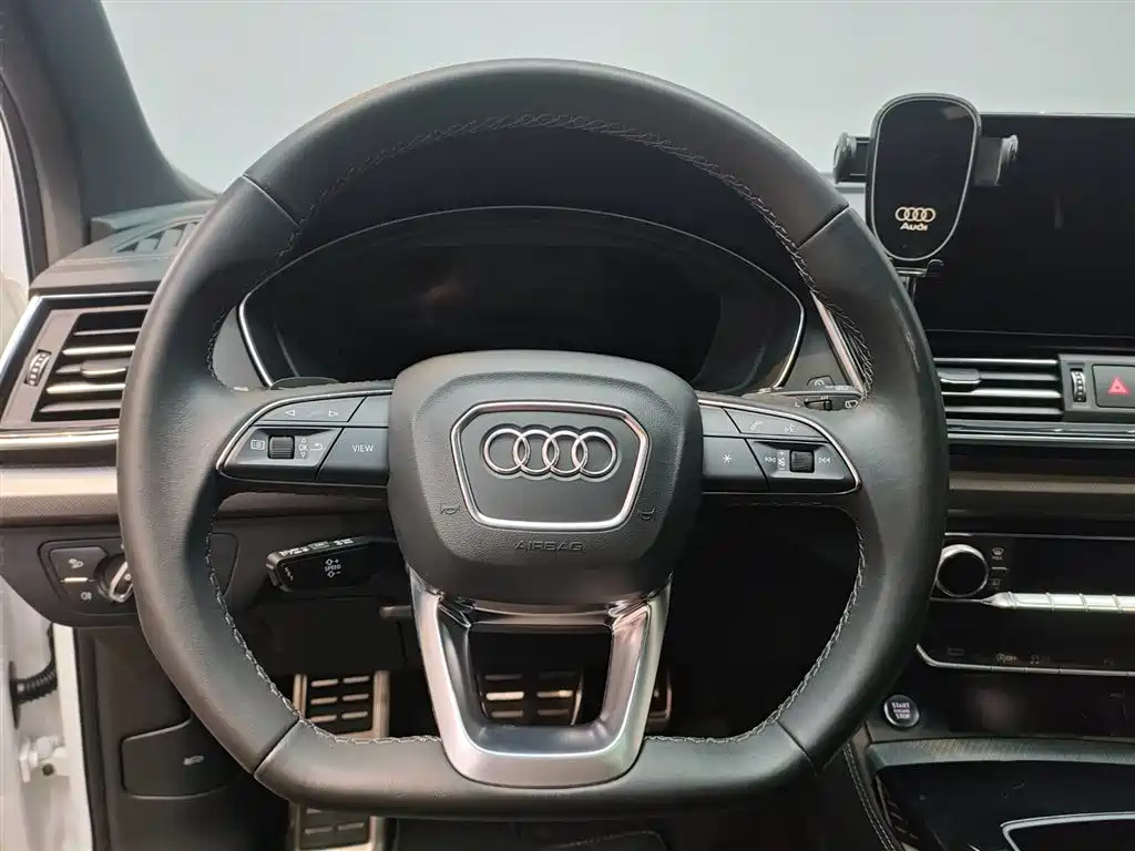 Audi Q5L 2024 40 TFSI luxury and dynamic model купить на сайте DeffCars