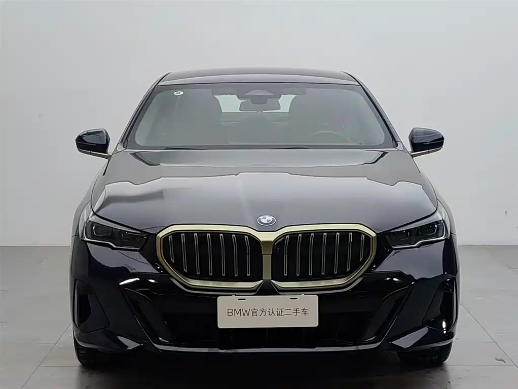 BMW 5 Series 2024 530Li Leading M Sports Package купить на сайте DeffCars