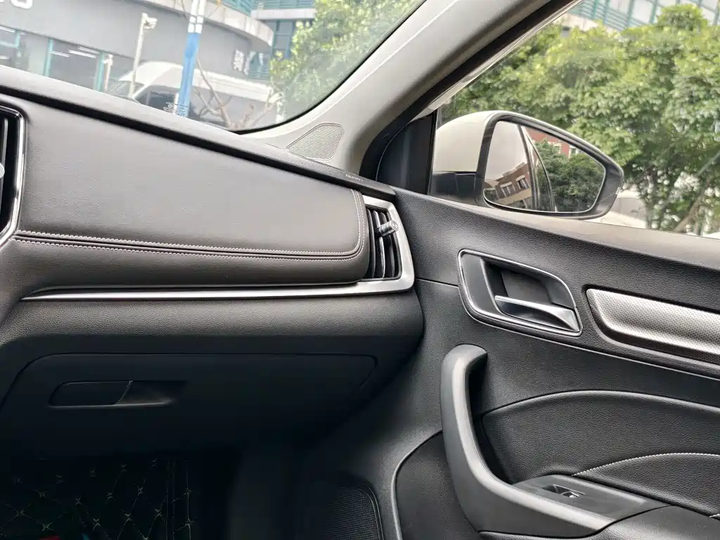 Roewe i6 Classic 2018 20T Automatic Internet Smart Edition купить на сайте DeffCars