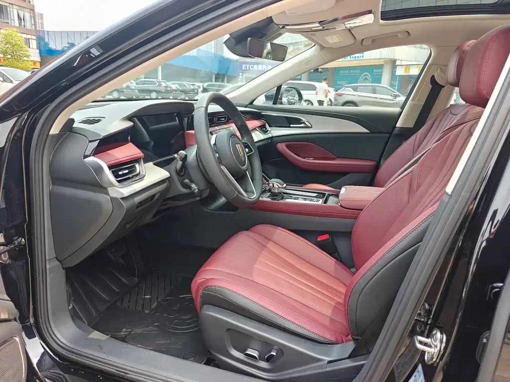 Hongqi H5 2025 2.0T automatic Qichang version купить на сайте DeffCars