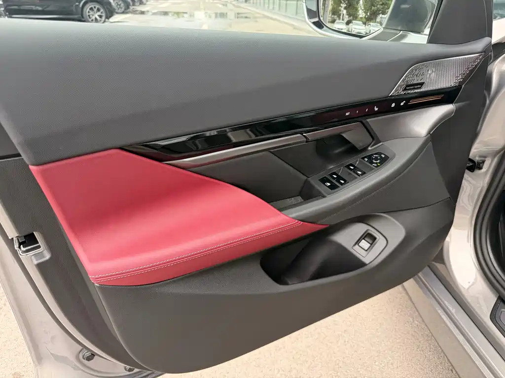 BMW 5 Series 2024 525Li M Sports Package купить на сайте DeffCars