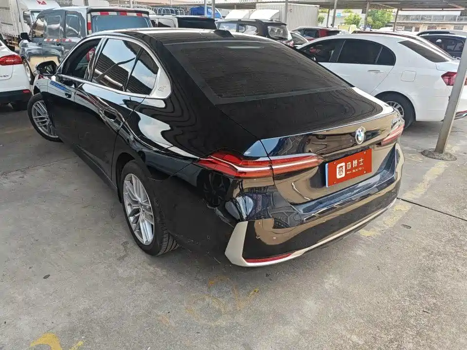 BMW 5 Series 2024 525Li Luxury Package купить на сайте DeffCars