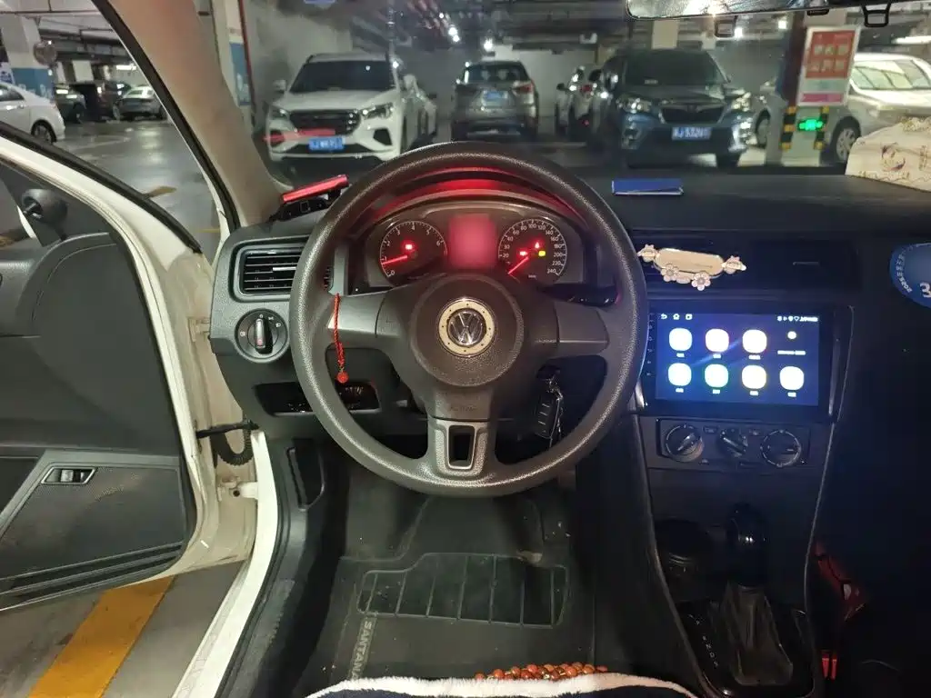 Santana 2015 1.6L Automatic Fashion Edition купить на сайте DeffCars