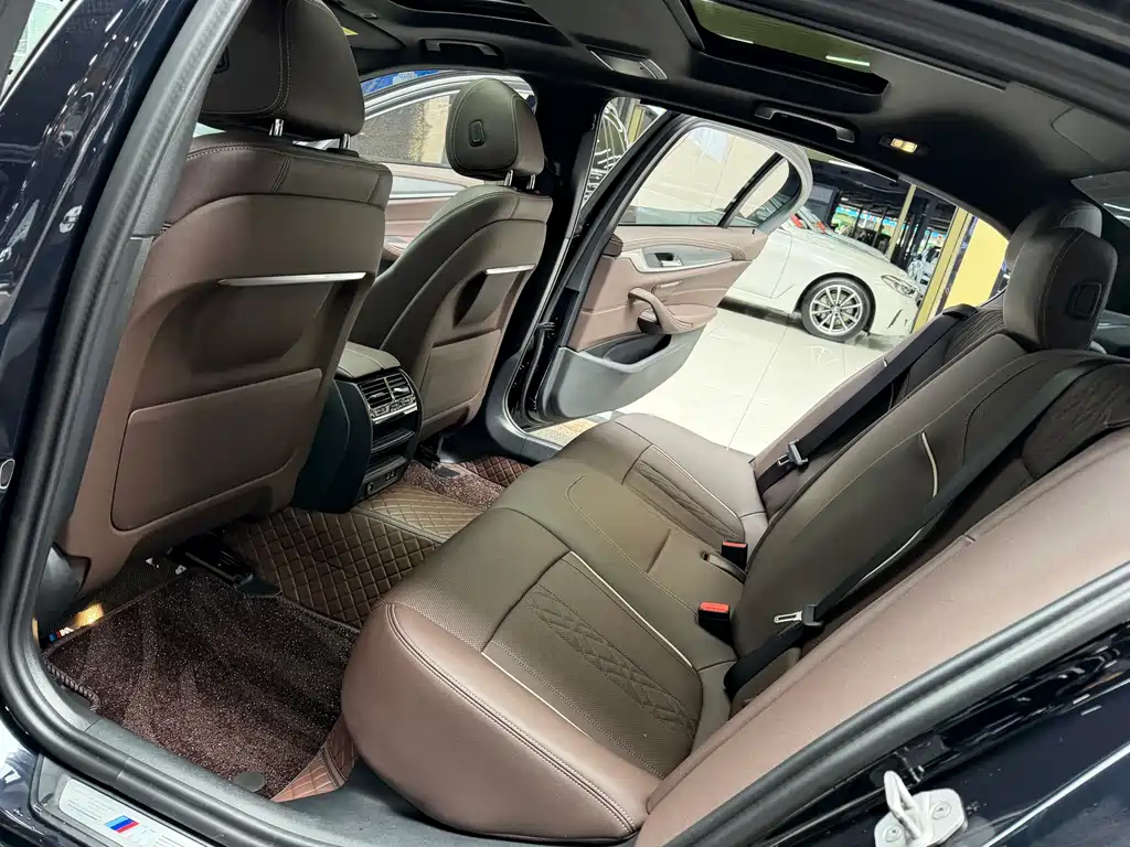 BMW 5 Series 2023 facelift 530Li leading M sports package купить на сайте DeffCars