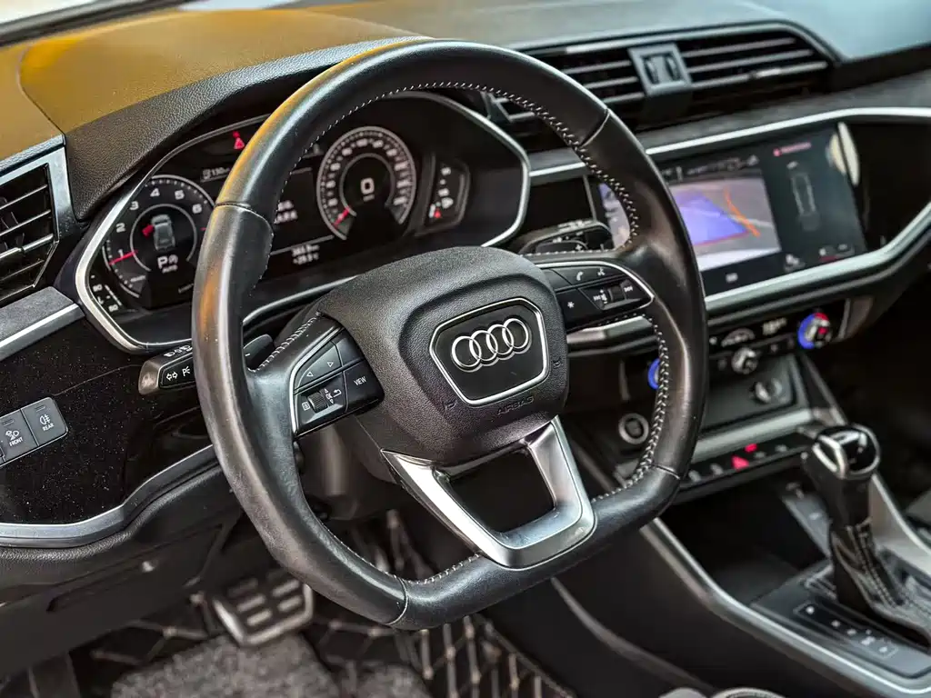 Audi Q3 2022 40 TFSI Fashionable and Dynamic купить на сайте DeffCars
