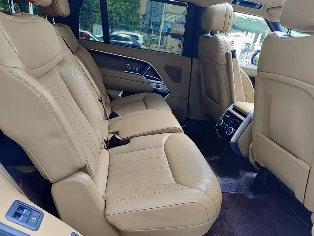 Range Rover 2024 3.0 L6 400PS Extended Edition, seven seats купить на сайте DeffCars