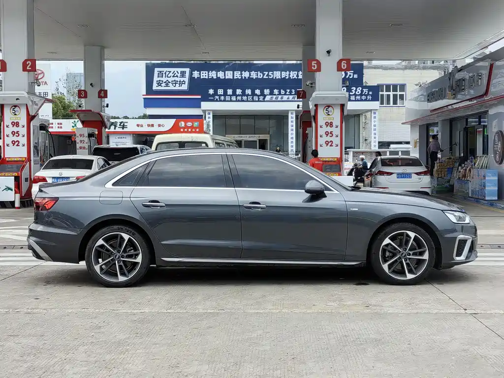 Audi A4L 2024 40 TFSI Fashionable and Dynamic купить на сайте DeffCars