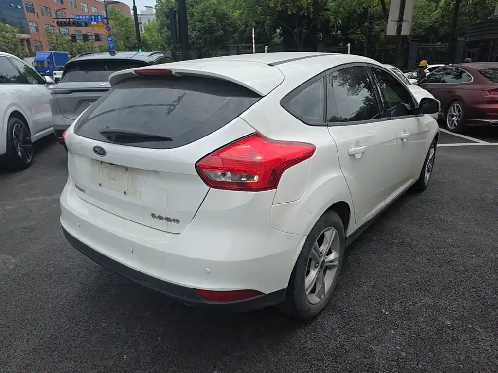 Focus 2017 hatchback 1.6L automatic comfort smart mobility version купить на сайте DeffCars