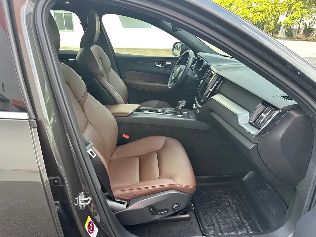 Volvo XC60 2021 T5 four-wheel drive Zhiyi Luxury Edition купить на сайте DeffCars