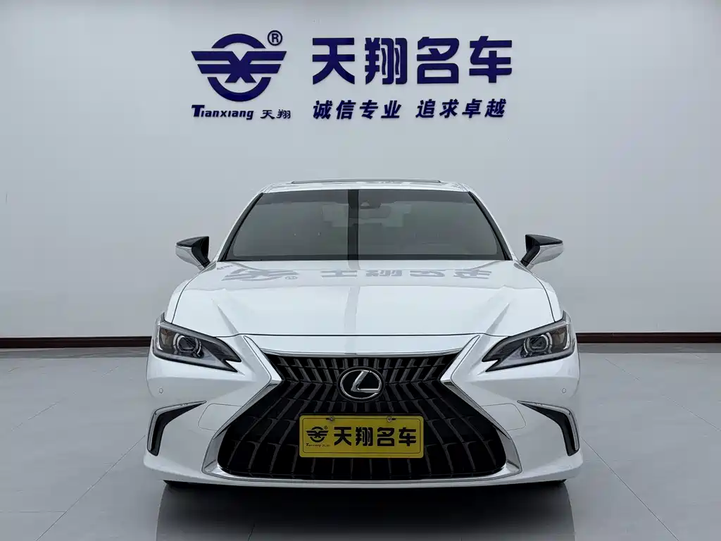 Lexus ES 2023 200 Excellence Edition купить на сайте DeffCars