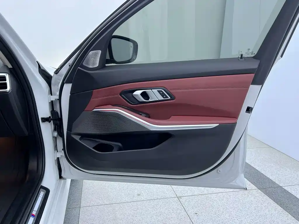 BMW 3 Series 2025 325Li M Sports Package купить на сайте DeffCars